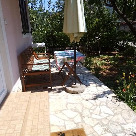 Apartments Vitkovic Крес Екстериор снимка