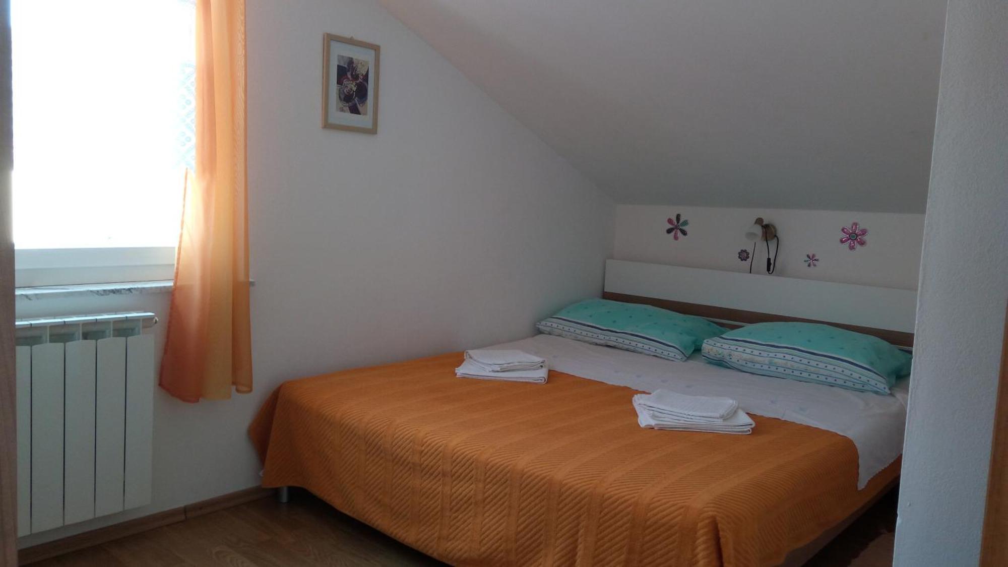 Apartments Vitkovic Крес Екстериор снимка