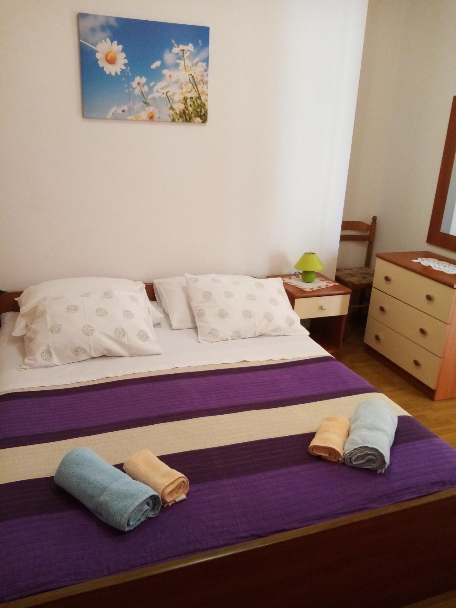 Apartments Vitkovic Крес Екстериор снимка