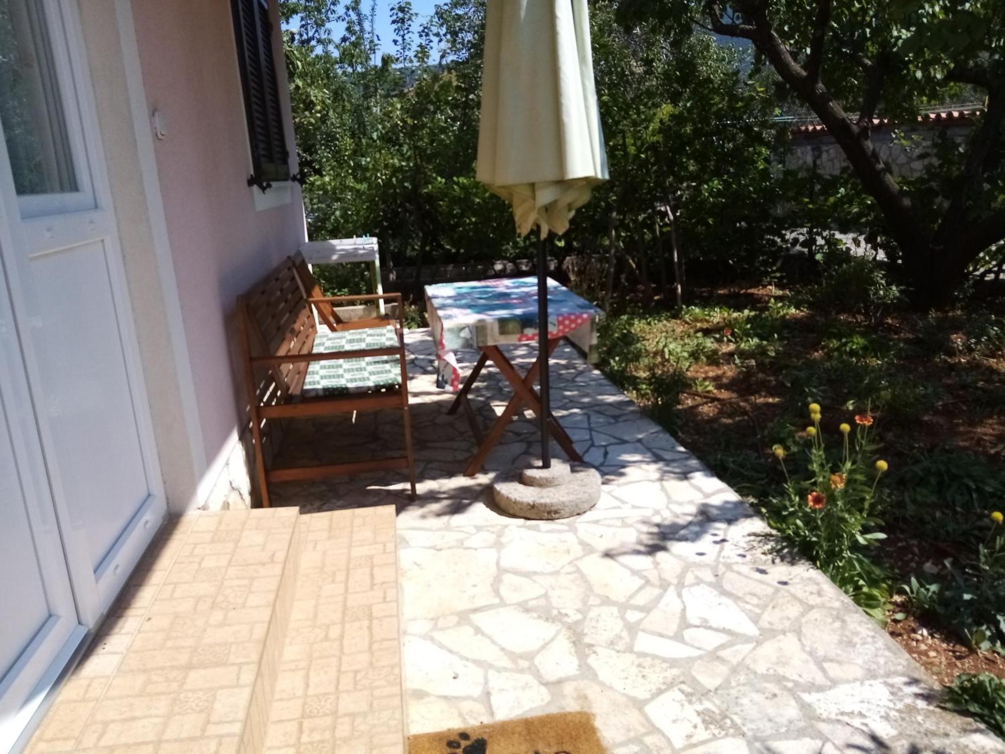Apartments Vitkovic Крес Екстериор снимка