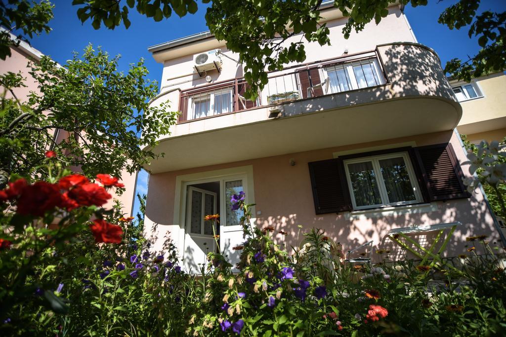 Apartments Vitkovic Крес Екстериор снимка
